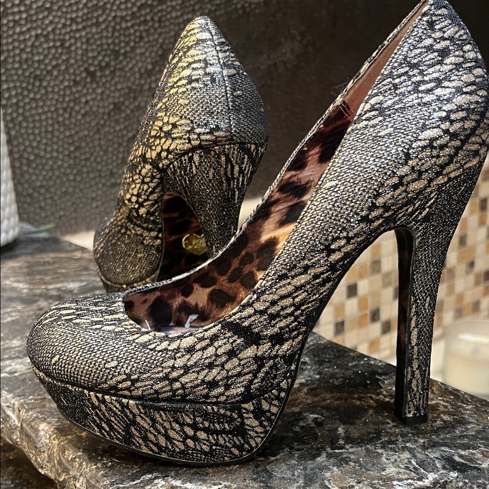 Betsey Johnson Black and Gold Lace-Effect Platform Pump